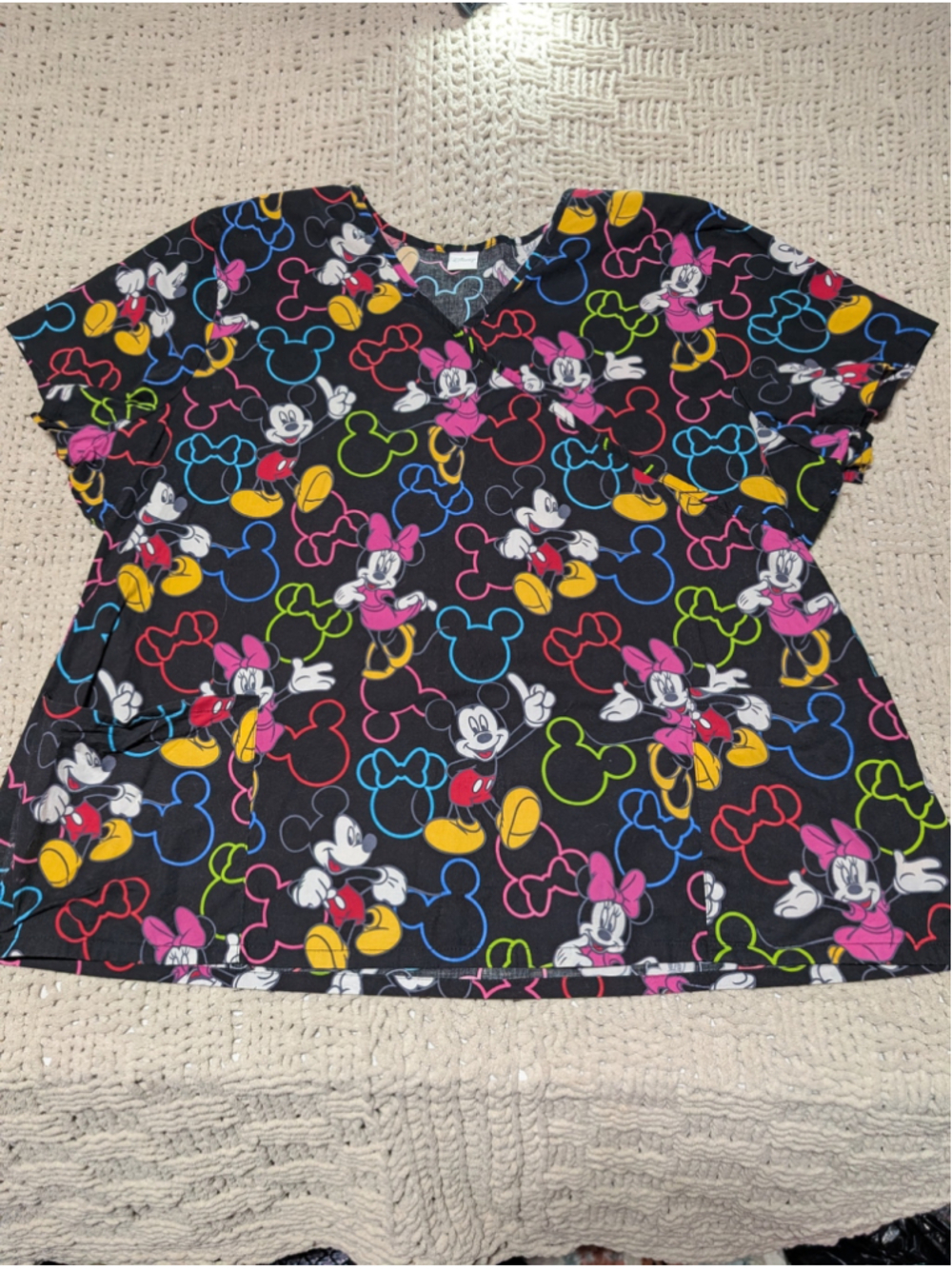 Women's Disney Mickey & Minnie Mouse Print Scrub Top Black Size 2X